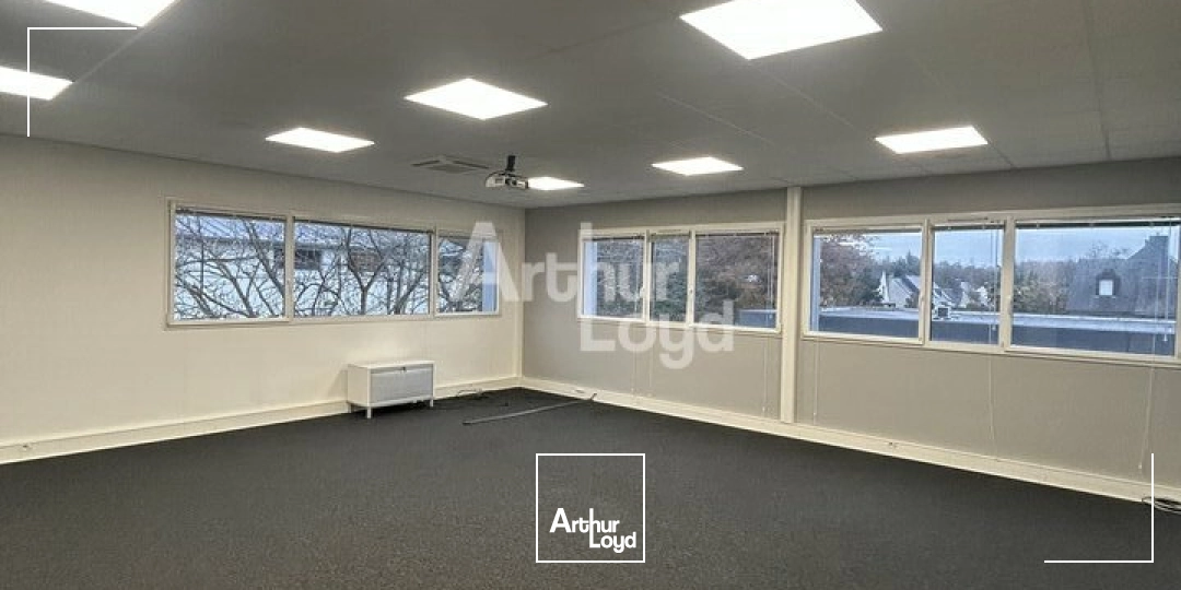 SAINT GREGOIRE - BUREAUX A LOUER - 278 M²