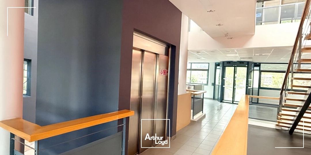 BUREAUX A LOUER AIX LA DURANNE PROCHE DES AXES AUTOROUTIERS