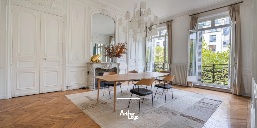 Bureaux à louer à PARIS 75008