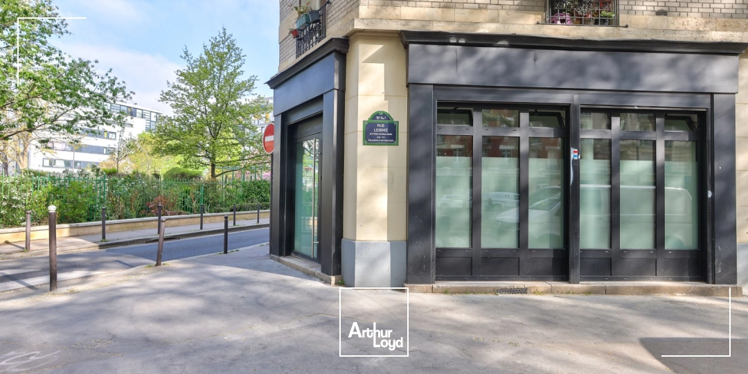 Locaux commerciaux à vendre à PARIS 75018