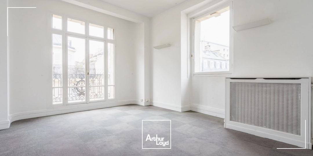Bureaux à louer à PARIS 75008