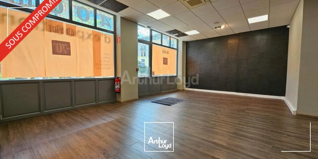 LOCAL COMMERCIAL à VENDRE de 453 m²