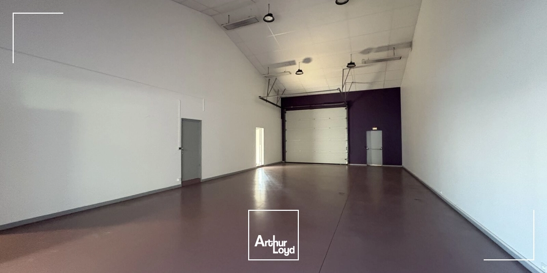 Cellule d'activités avec bureaux - 302 m2 - À louer - Saint Jean de Braye