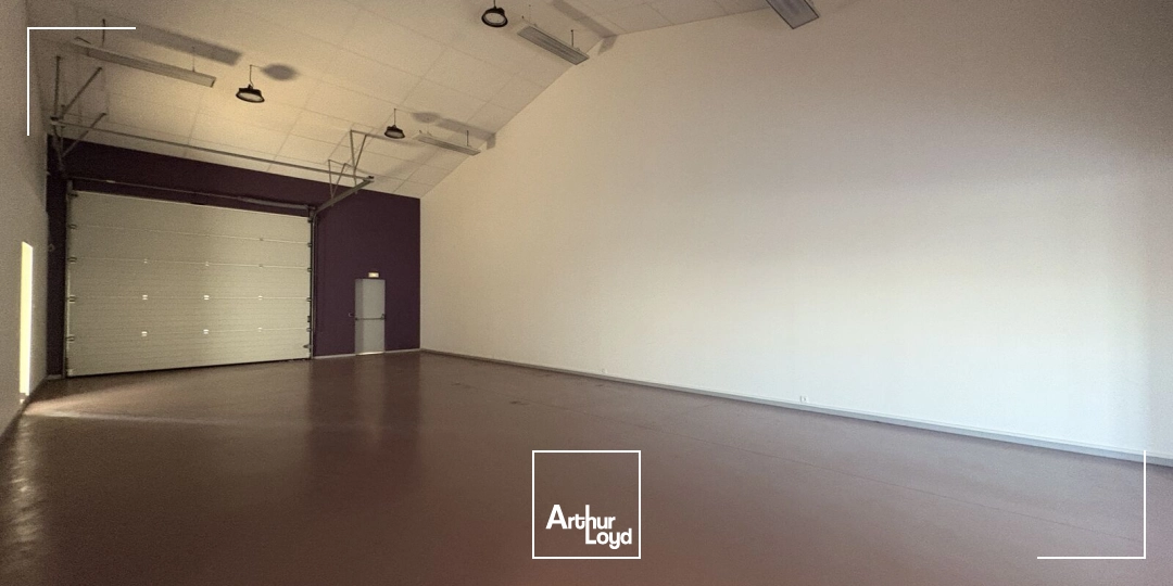 Cellule d'activités avec bureaux - 302 m2 - À louer - Saint Jean de Braye