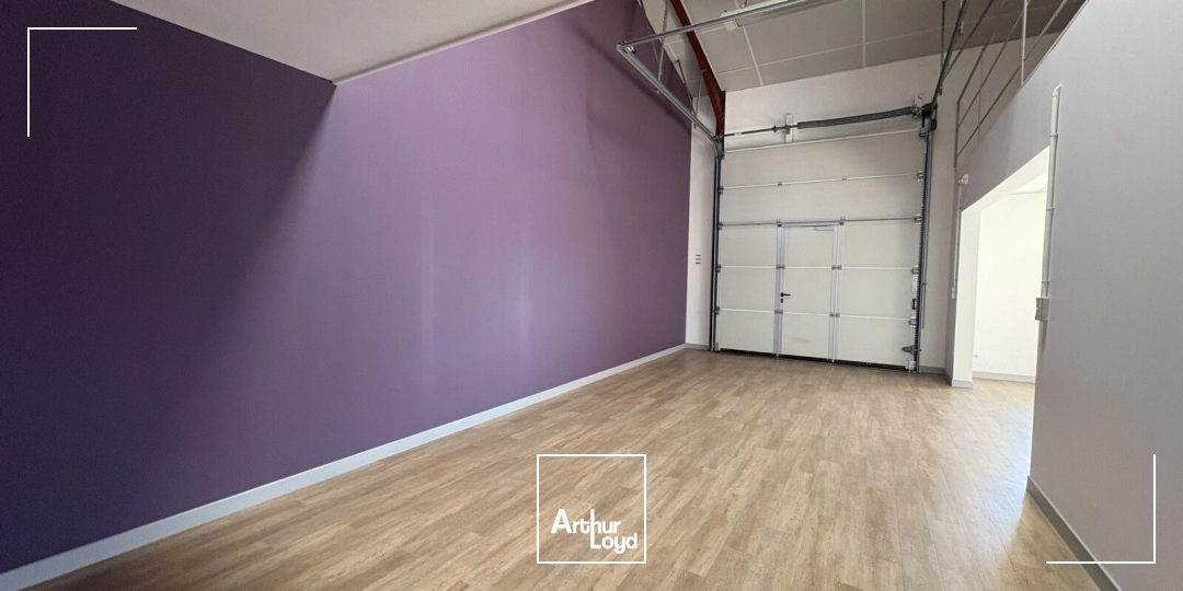 Cellule d'activités avec bureaux - 302 m2 - À louer - Saint Jean de Braye