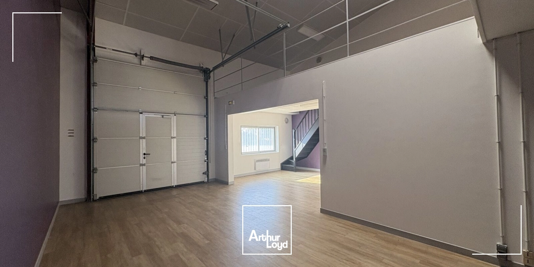 Cellule d'activités avec bureaux - 302 m2 - À louer - Saint Jean de Braye