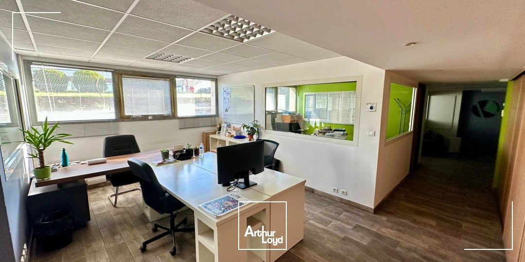 BUREAUX AVEC PARKING A LOUER PROCHE COMMERCES ET AUTOROUTES