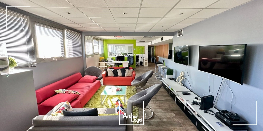 BUREAUX AVEC PARKING A LOUER PROCHE COMMERCES ET AUTOROUTES