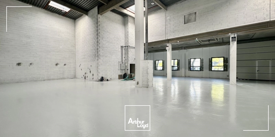 Local d'activités et bureaux à LOUER sur un site sécurisé avec places de parking à VITROLLES