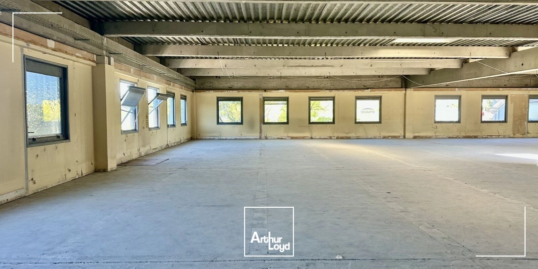 Local d'activités et bureaux à LOUER sur un site sécurisé avec places de parking à VITROLLES