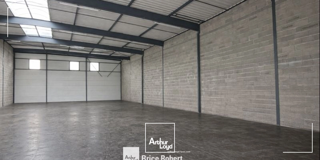 A louer - locaux d'activités dans un parc récent avec arrêt de bus à proximité - à Saint Priest