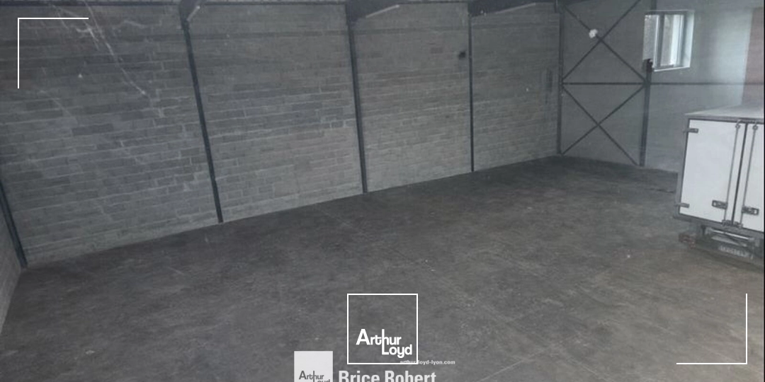 A louer - locaux d'activités dans un parc récent avec arrêt de bus à proximité - à Saint Priest