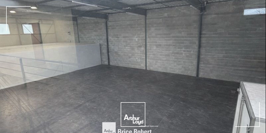 A louer - locaux d'activités dans un parc récent avec arrêt de bus à proximité - à Saint Priest