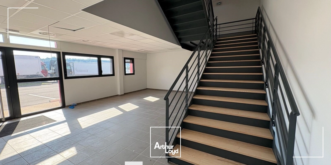 A louer - Local d'activités avec grande hauteur dans un parc sécurisé et dernière génération - Heyrieux