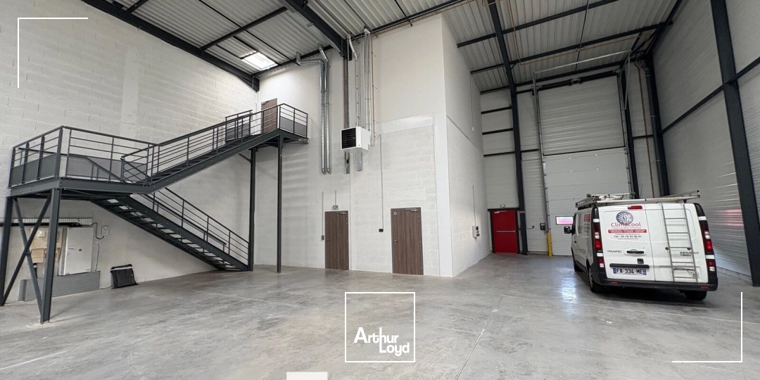 A louer - Local d'activités avec grande hauteur dans un parc sécurisé et dernière génération - Heyrieux