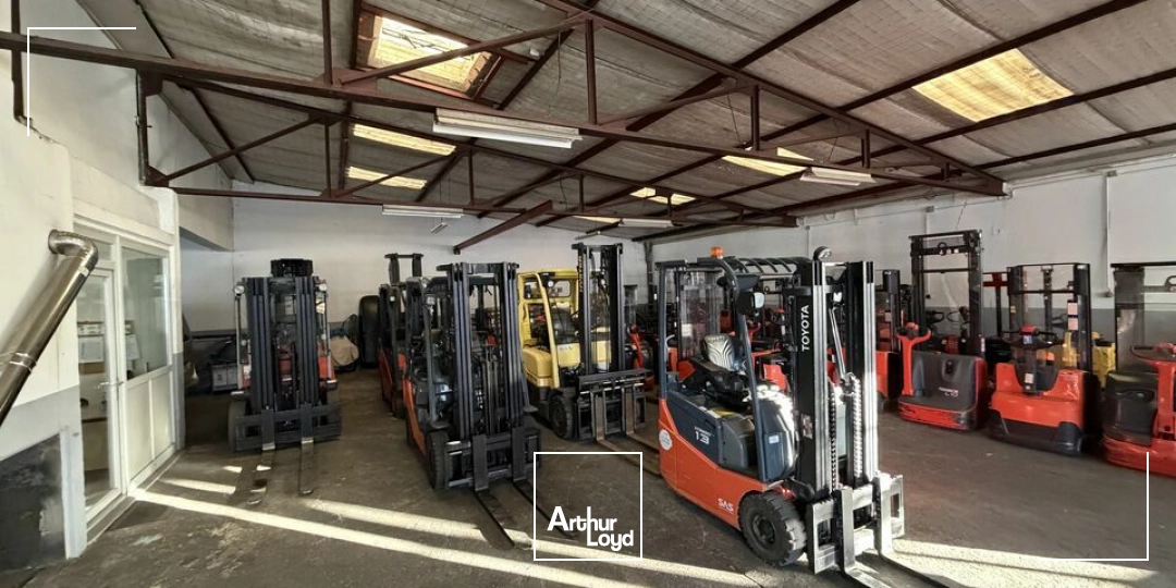 SORTIE D'AUTOROUTE VALENCE SUD, ATELIER ENTREPOT BUREAUX AVEC TERRAIN ATTENANT