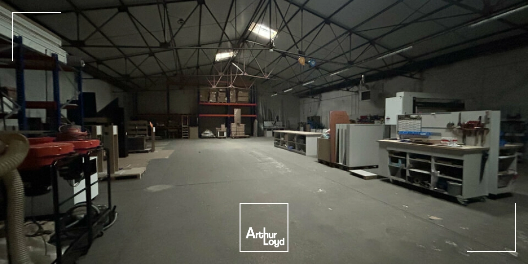 LOCAL D'ACTIVITE - ENTREPOT à VENDRE de 1080 m²