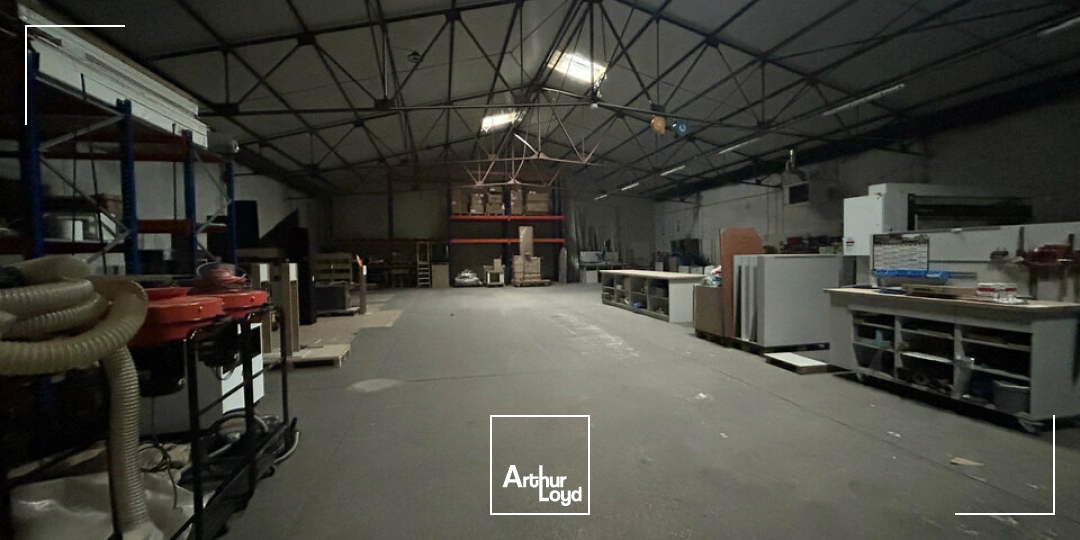 LOCAL D'ACTIVITE - ENTREPOT à VENDRE de 1080 m²