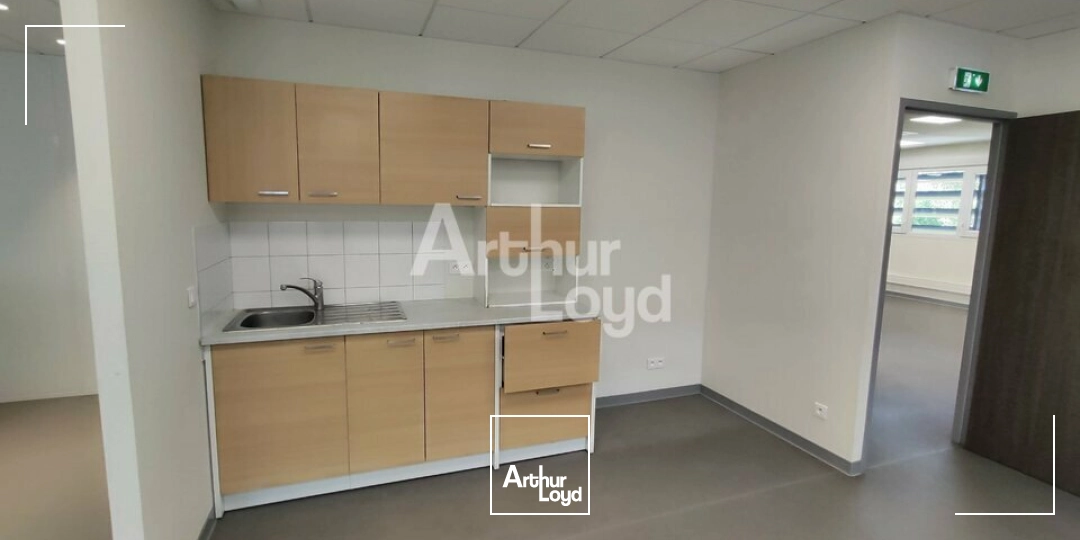 BUREAUX À LOUER 586 m² à Archamps