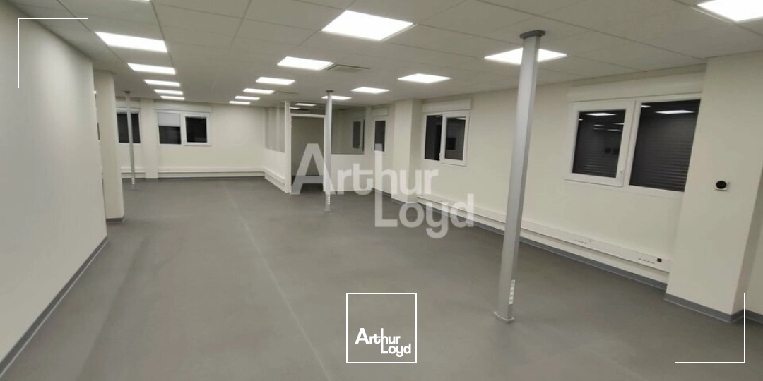 BUREAUX À LOUER 586 m² à Archamps