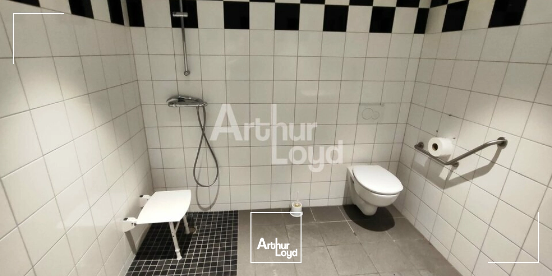 BUREAUX À LOUER 586 m² à Archamps