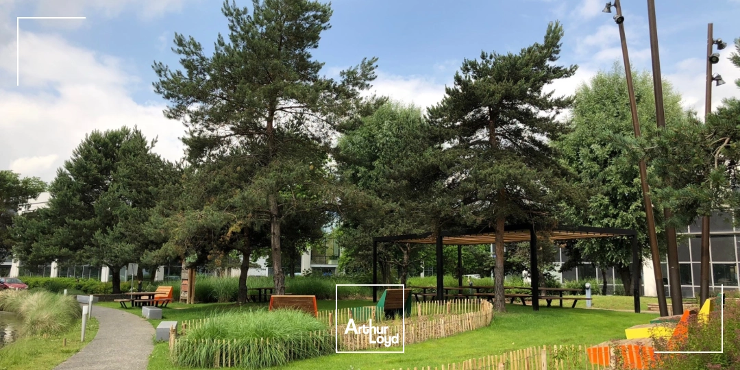 UN DES PLUS BEAUX IMMEUBLES DU PARC