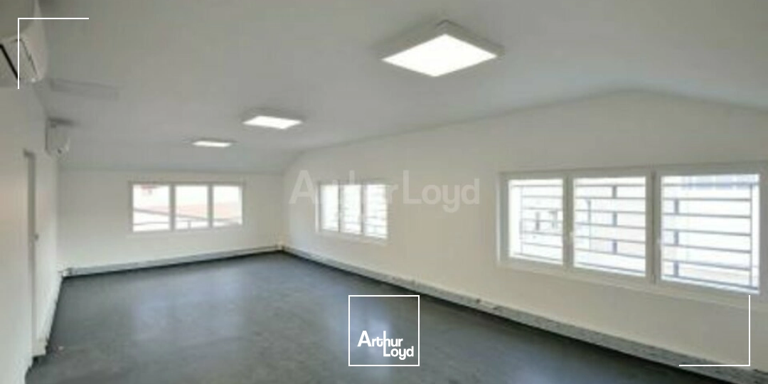 LOCAL D'ACTIVITE - ENTREPOT à LOUER de 288 m²