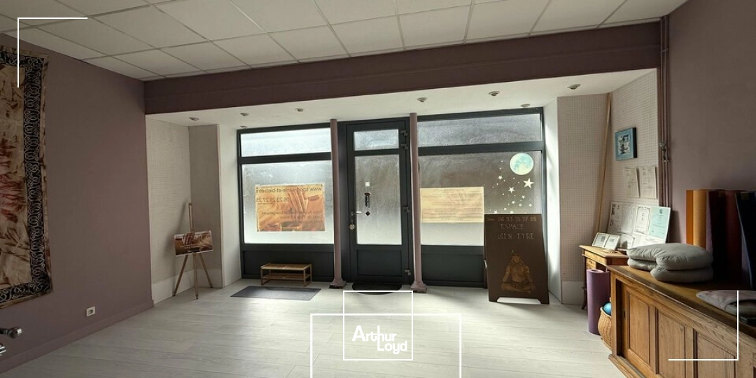 Immeuble de rapport avec local commercial et appartements rénovés