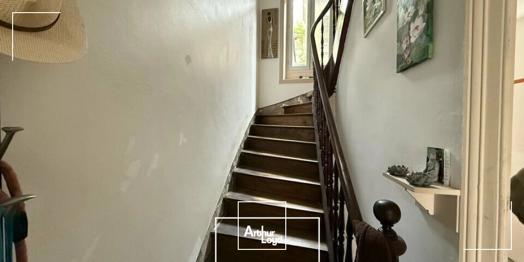 Immeuble de rapport avec local commercial et appartements rénovés