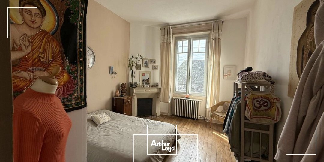 Immeuble de rapport avec local commercial et appartements rénovés