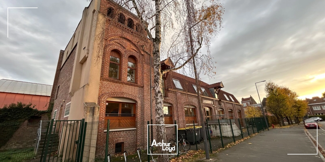 Immeuble de bureaux indépendant à vendre - Visibilité, accessibilité et stationnement aux portes de Lille