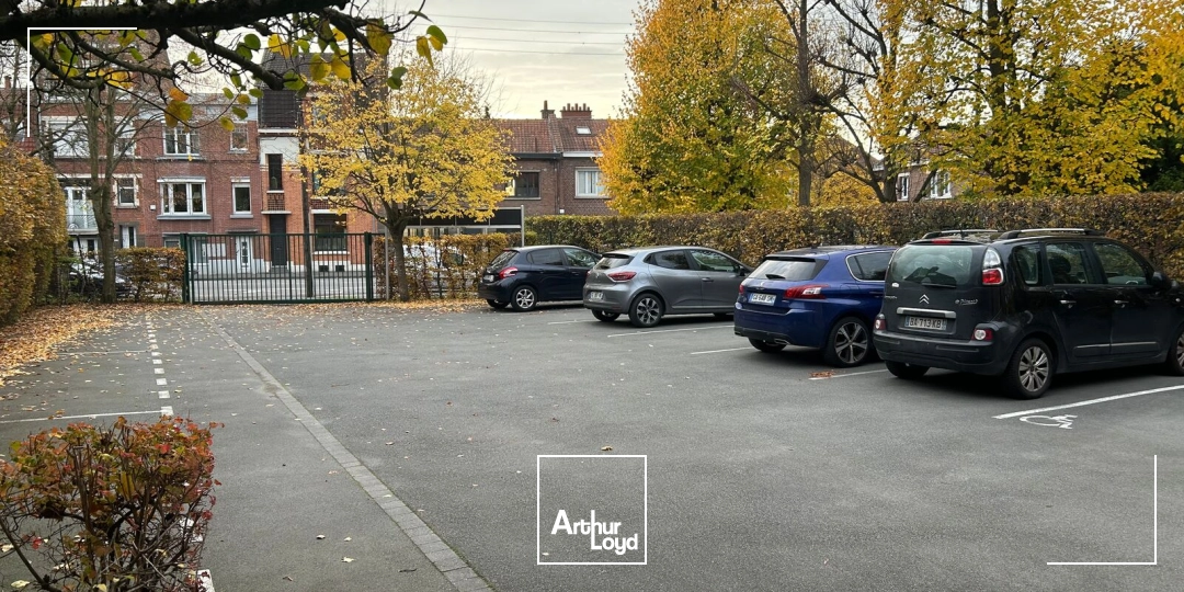 Immeuble de bureaux indépendant à vendre - Visibilité, accessibilité et stationnement aux portes de Lille