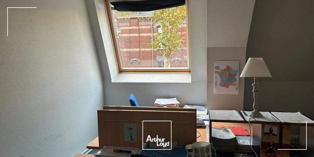 Immeuble de bureaux indépendant à vendre - Visibilité, accessibilité et stationnement aux portes de Lille