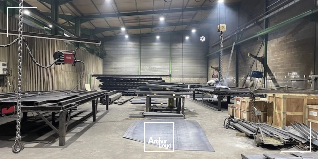 À Vendre - Bâtiment d'activité à Lorette de 2&nbsp;460 m²