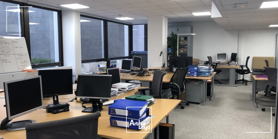 Bureaux à louer au pied du Pont de Saint-Cloud, à 5 minutes de Boulogne