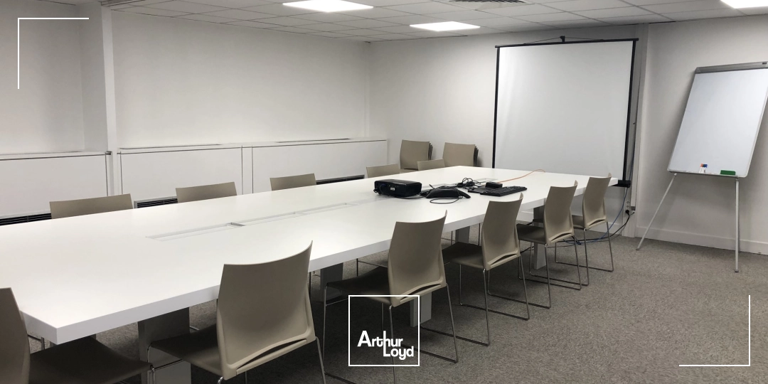 Bureaux à louer au pied du Pont de Saint-Cloud, à 5 minutes de Boulogne