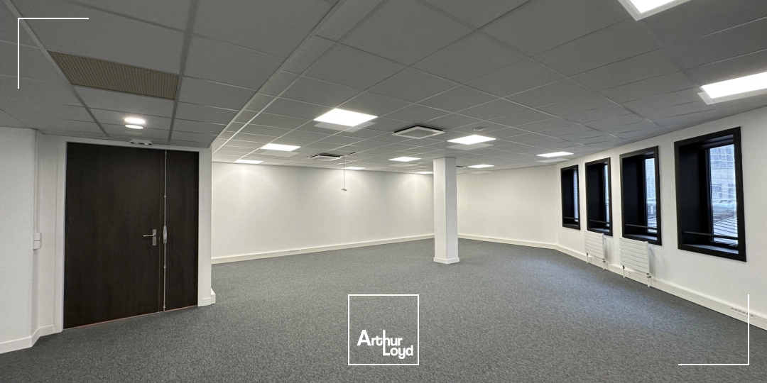 Nanterre-Préfecture, belle surface de plateau rénové complètement, conformité ERP