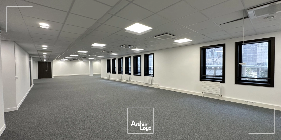 Nanterre-Préfecture, belle surface de plateau rénové complètement, conformité ERP