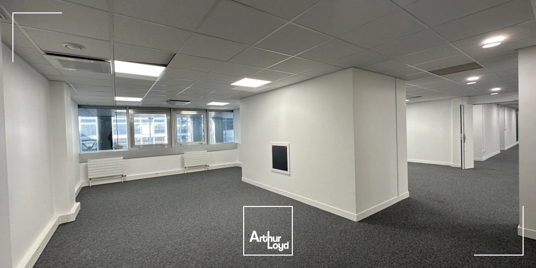 Nanterre-Préfecture, belle surface de plateau rénové complètement, conformité ERP