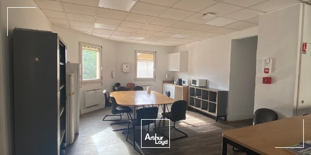 Opportunité d'acquisition de locaux d'activité rapidement accessibles depuis Paris