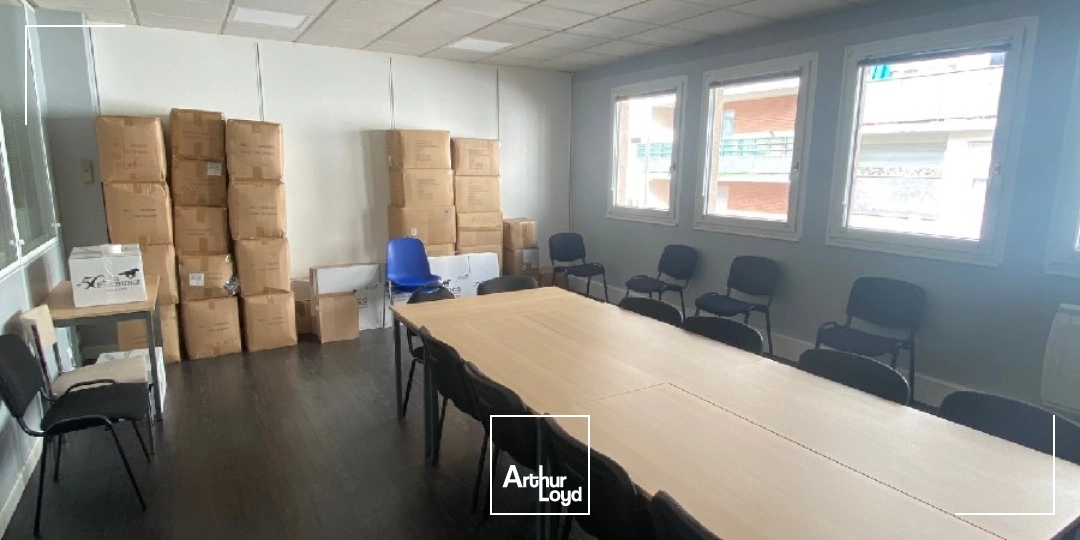 Opportunité d'acquisition de locaux d'activité rapidement accessibles depuis Paris