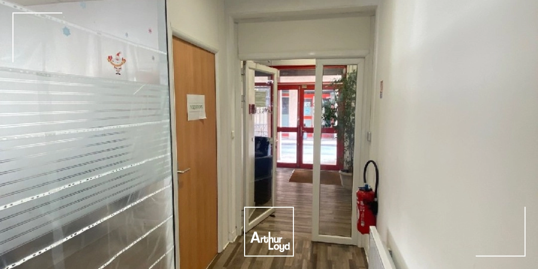 Opportunité d'acquisition de locaux d'activité rapidement accessibles depuis Paris