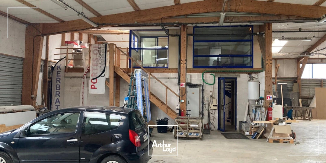 A LOUER - BATIMENT D'ACTIVITE 1185 M² - LANRIVOARE