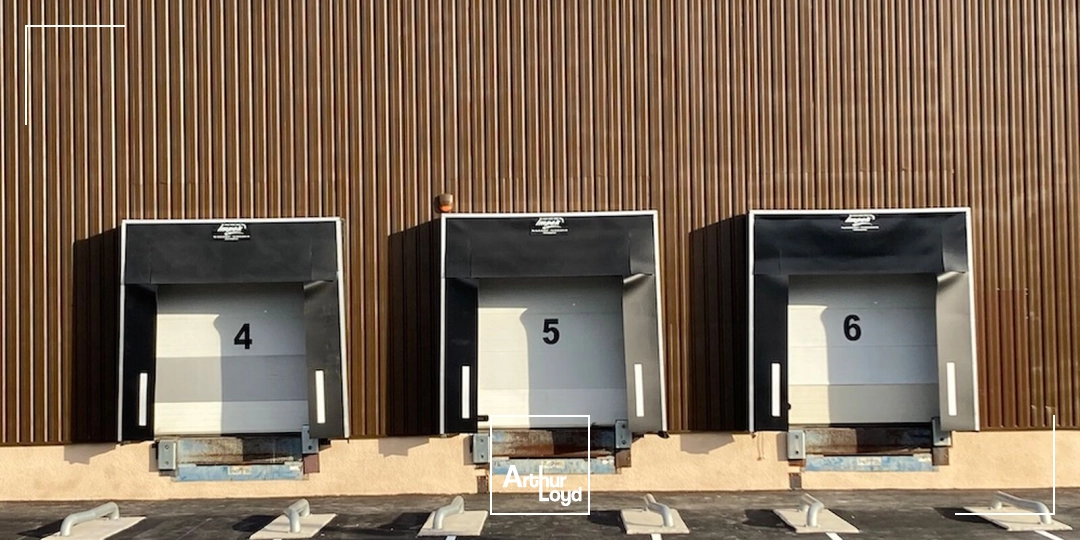 À LOUER : Local d'activité de 7&nbsp;830 m² + 2 options possibles de bureaux, ZI de Stélytec à Sint-Chamond