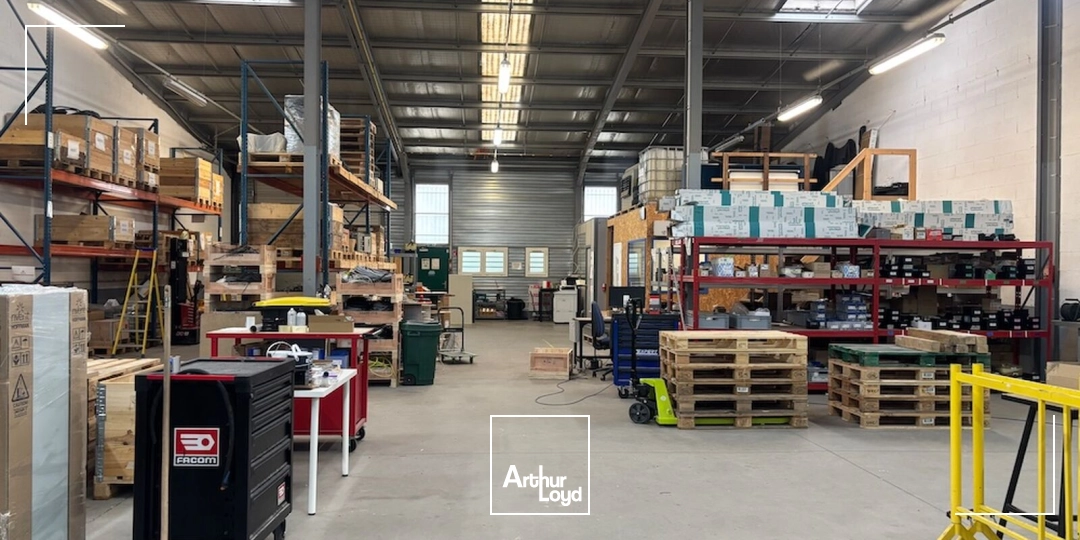 Local d'activités de 390 m² à Saint-Etienne sud-ouest