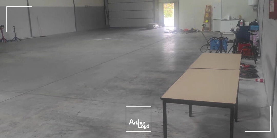 Local d'activité de 335 m² au sein d'une zone attractive à Andrézieux-Bouthéon