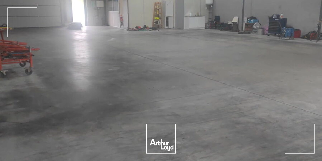 Local d'activité de 335 m² au sein d'une zone attractive à Andrézieux-Bouthéon