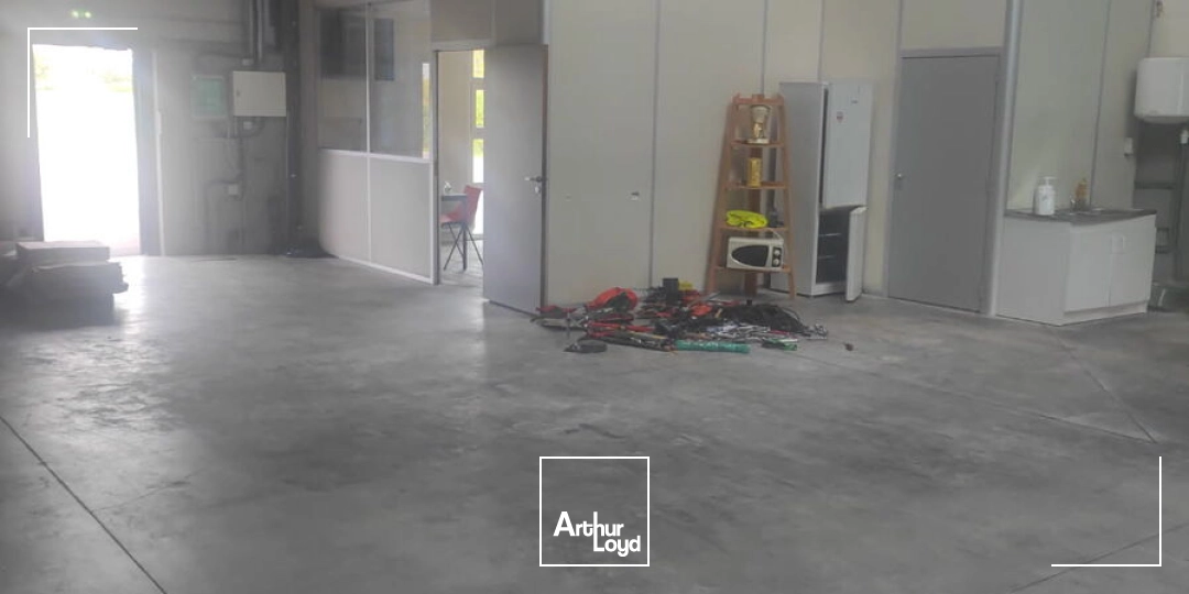 Local d'activité de 335 m² au sein d'une zone attractive à Andrézieux-Bouthéon