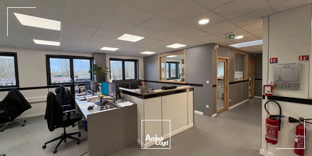 A VENDRE LOCAL D'ACTIVITÉ 1&nbsp;770 M2 ENVIRON PONTPOINT