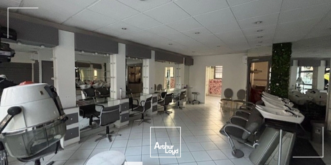 LOCAL A VENDRE - LYON 8eme - AXE COMMERCANT